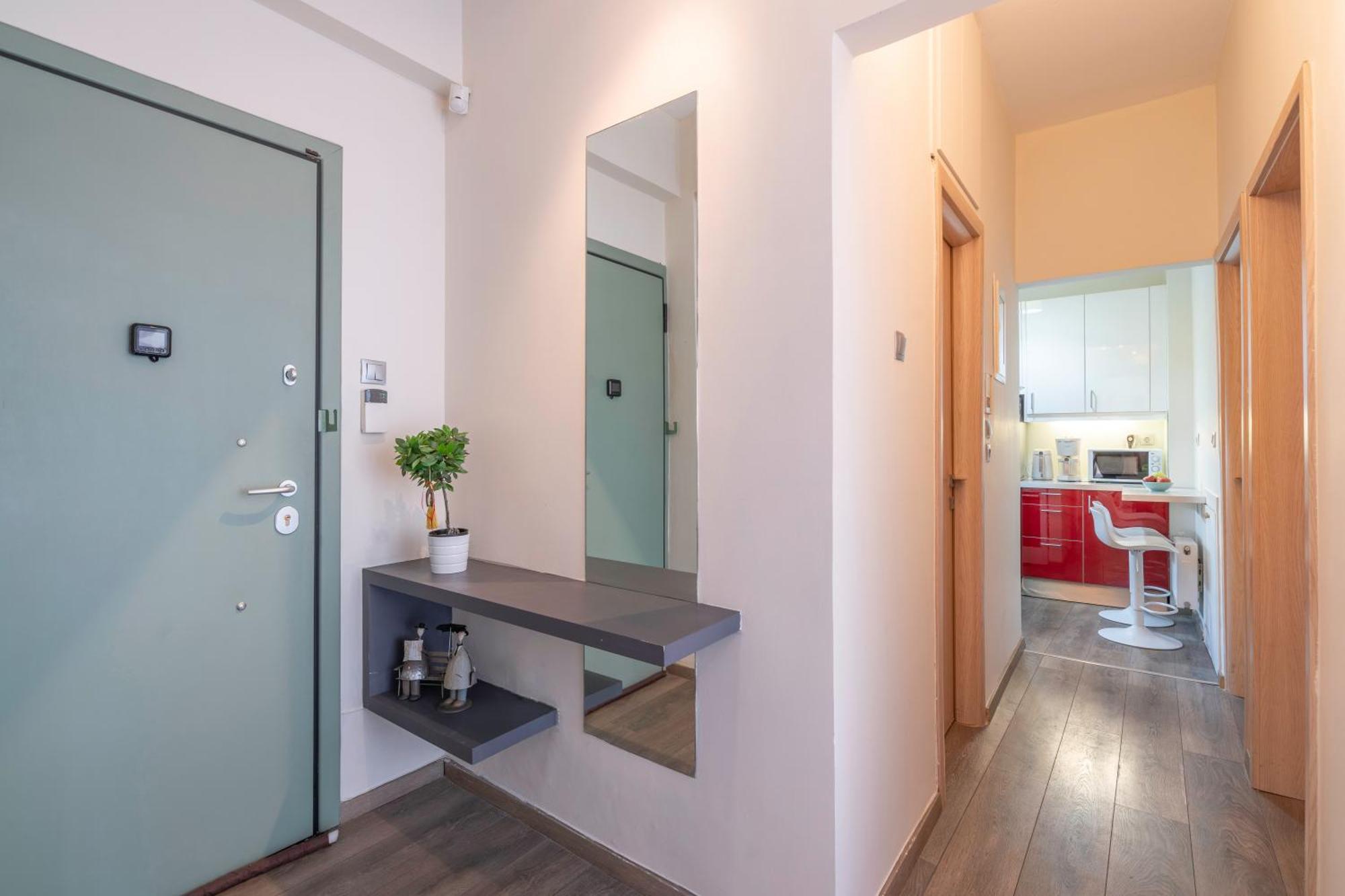 City Oasis: Newly Renovated 2Br Apt In City Center Athen Eksteriør billede